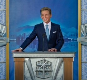"Mr. David Miscavige, a Religious Technology Center Vezetőtestületének Elnöke bejelenti a Clearing kongresszus filmek megjelenését" Miscavige úrhoz szcientológusok ezrei csatlakoztak, akik az L. Ron Hubbard úton gyűltek össze, hogy megünnepeljék a történelmi eseményt.