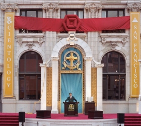 David Miscavige a szellemi tevékenység új korszakának ajánlotta a felújított Transamerica Building műemlék épületet, amely San Francisco belvárosának szívében áll.